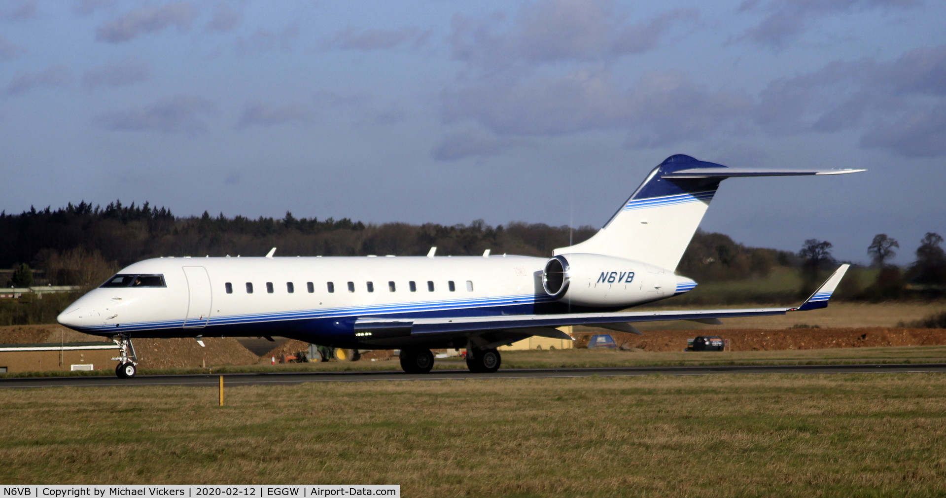 N6VB, 2004 Bombardier BD-700-1A10 Global Express C/N 9144, Departing form runway 26