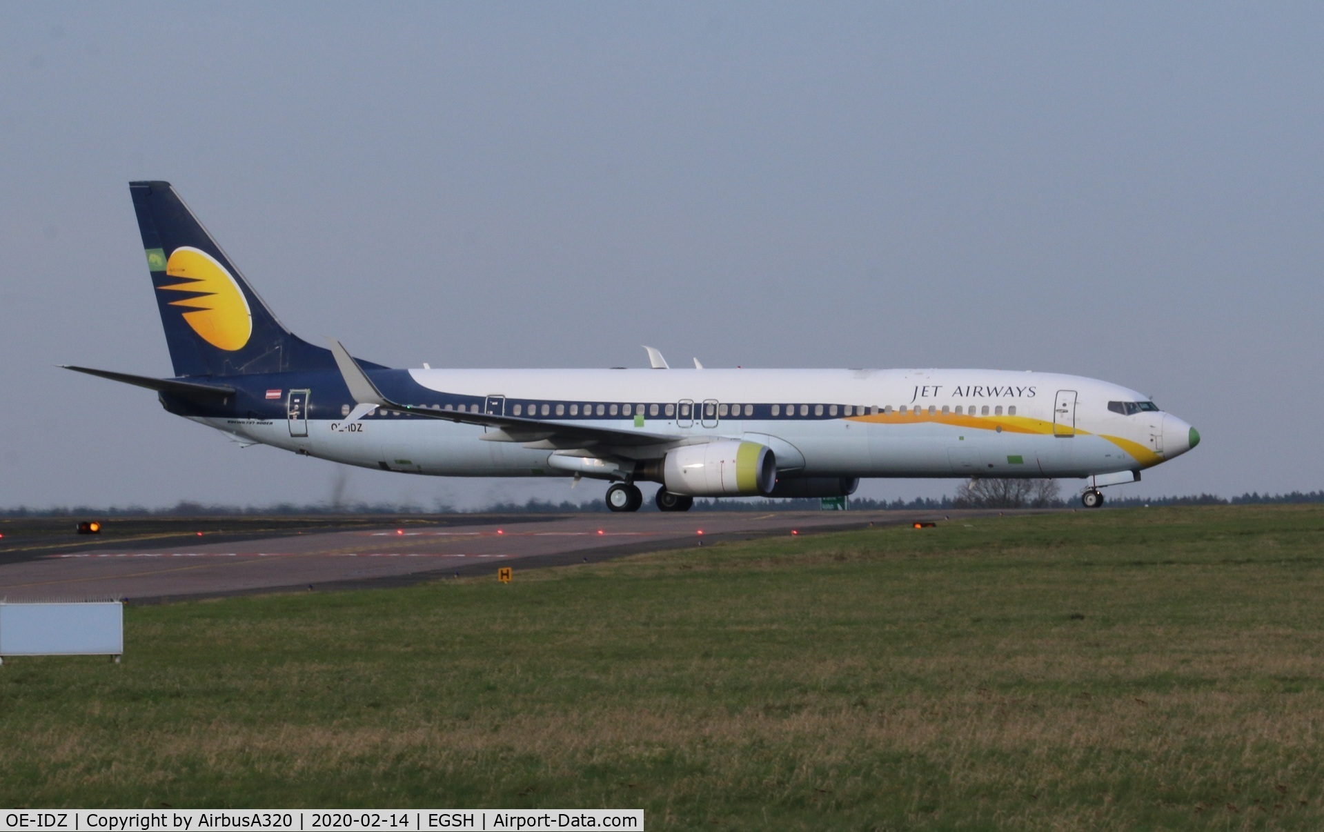 OE-IDZ, 2008 Boeing 737-96NER C/N 35227, Back tracking after arriving from Lasham