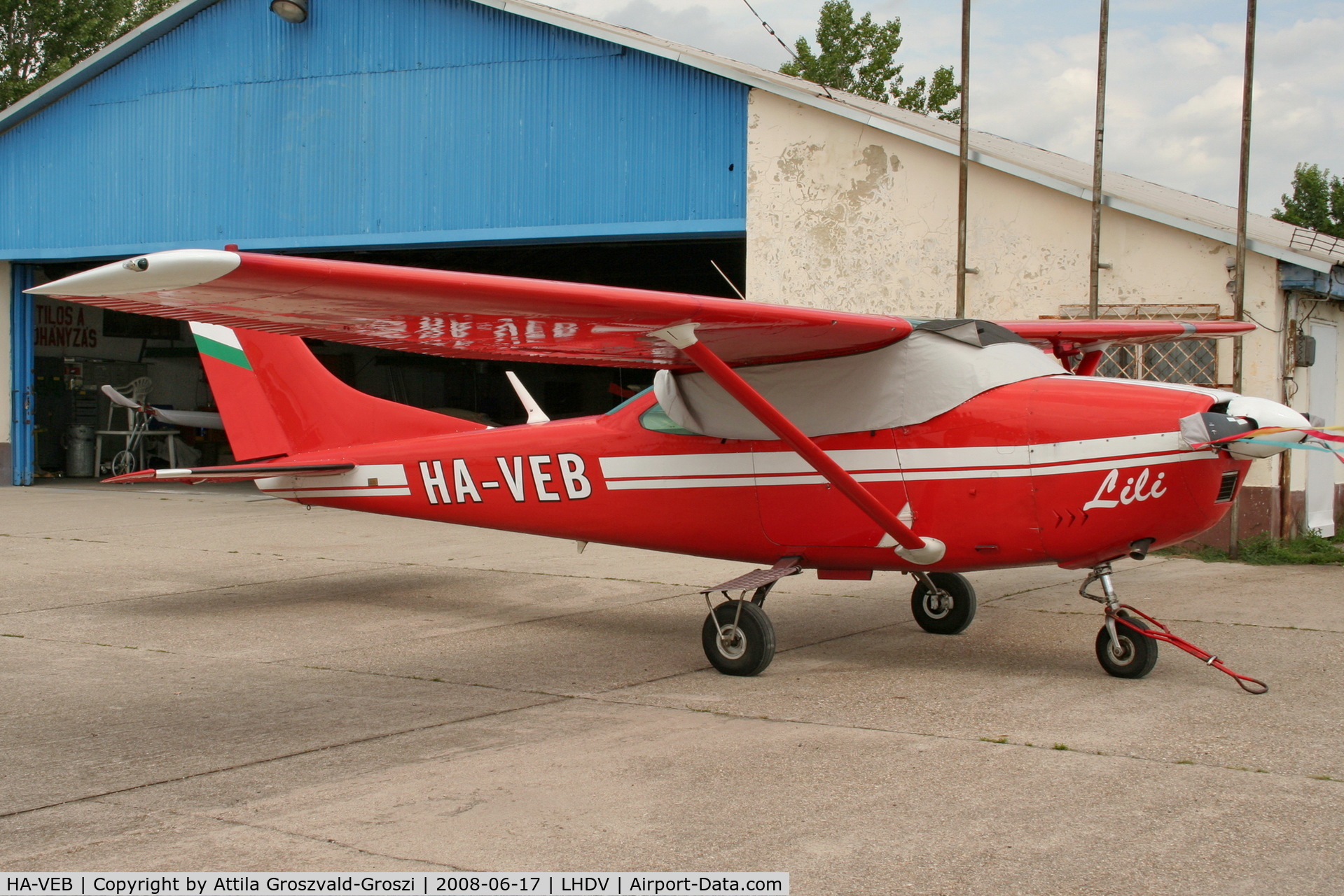 HA-VEB, Cessna 182G Skylane C/N 18255832, LHDV - Dunaujváros, Baracs-Kisapostag Airport, Hungary