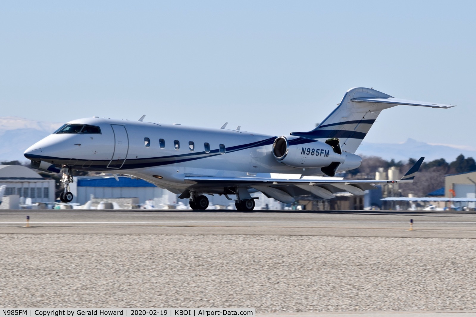 N985FM, 2006 Bombardier Challenger 300 (BD-100-1A10) C/N 20113, Landing roll out on 10L.