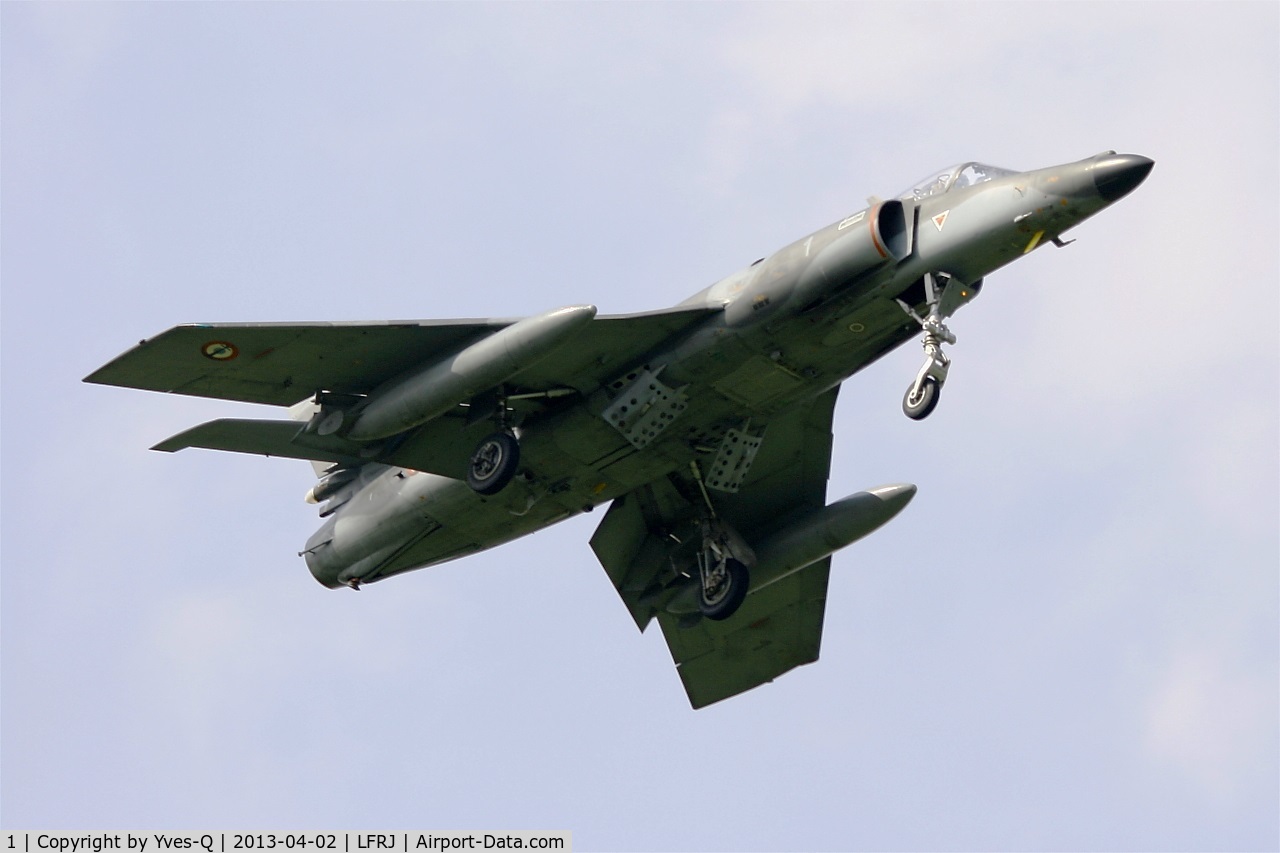 1, Dassault Super Etendard C/N 1, Dassault Super Etendard M (SEM), Short approach rwy 08, Landivisiau Naval Air Base (LFRJ)