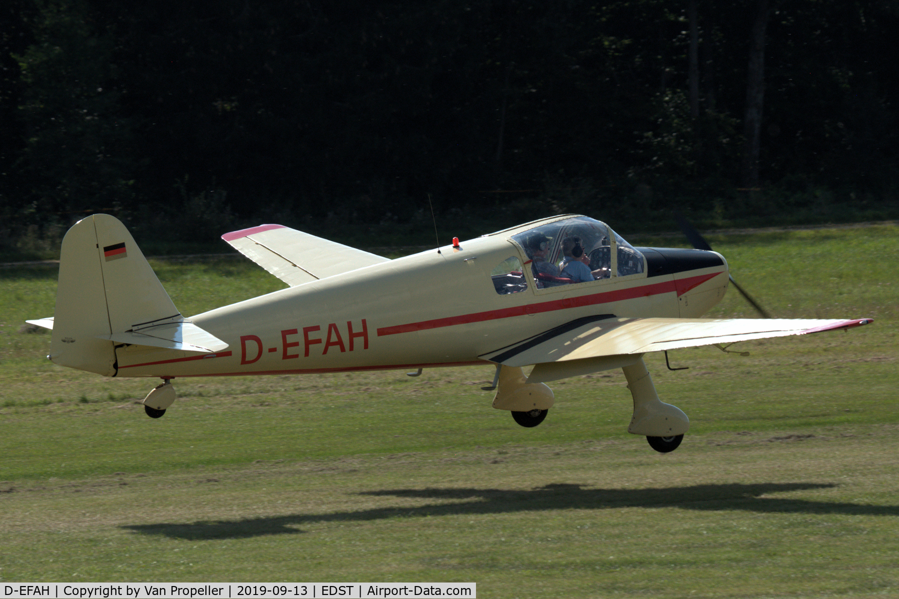 D-EFAH, 1960 Klemm Kl-107C C/N 136, Klemm Kl 107 C landing at Hahnweide airfield, Germany. OTT 2019