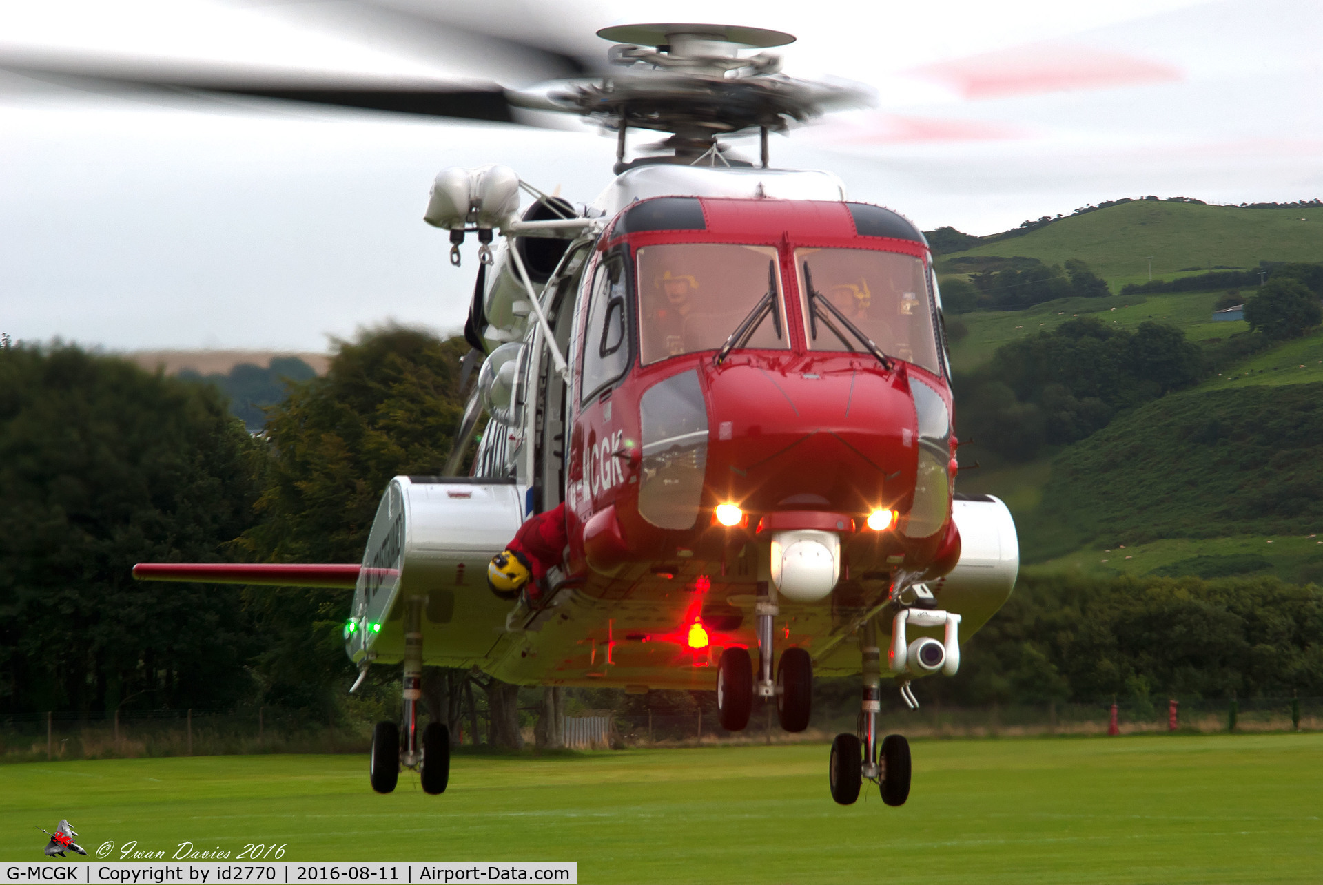 G-MCGK, 2014 Sikorsky S-92A C/N 920251, Landing on, at Aberystwyth