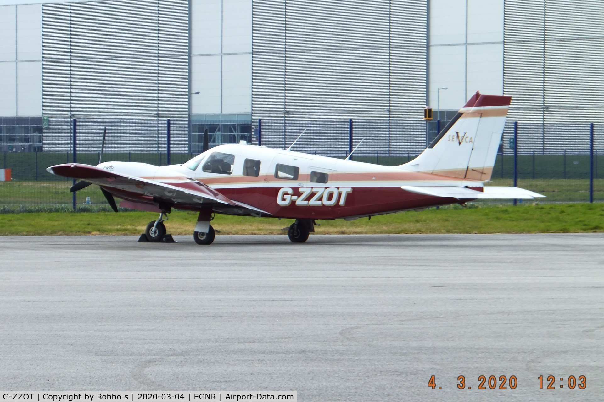 G-ZZOT, 1999 Piper PA-34-220T Seneca V C/N 3449108, G-ZZOT PA34 at EGNR.