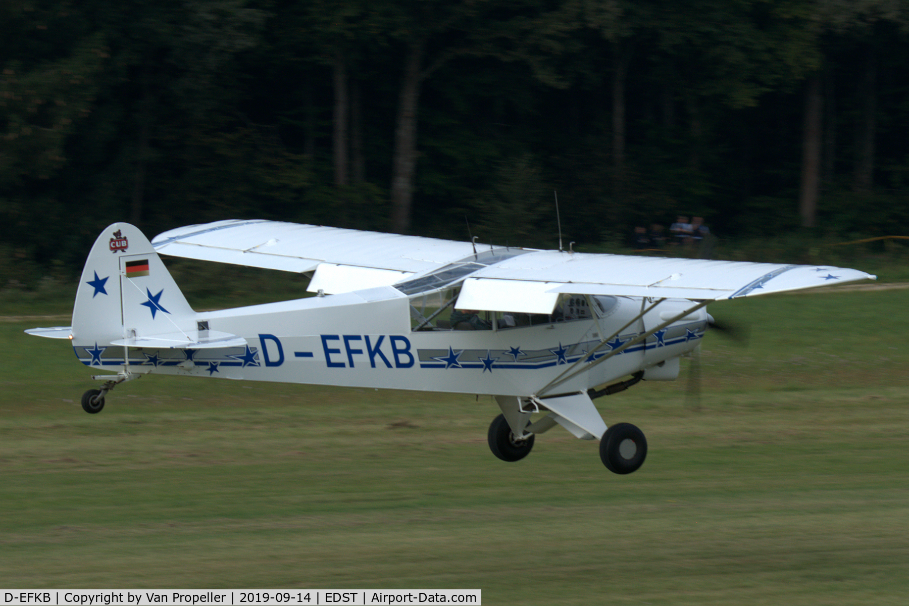 D-EFKB, 1957 Piper PA-18-150 Super Cub Super Cub C/N 18-5390, Piper PA-18-150 Super Cub landing at Hahnweide airfield, Germany. OTT 2019