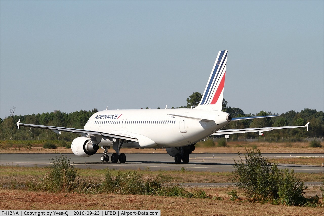 F-HBNA, 2010 Airbus A320-214 C/N 4335, Airbus A320-214, Lining up rwy 05, Bordeaux Mérignac airport (LFBD-BOD)