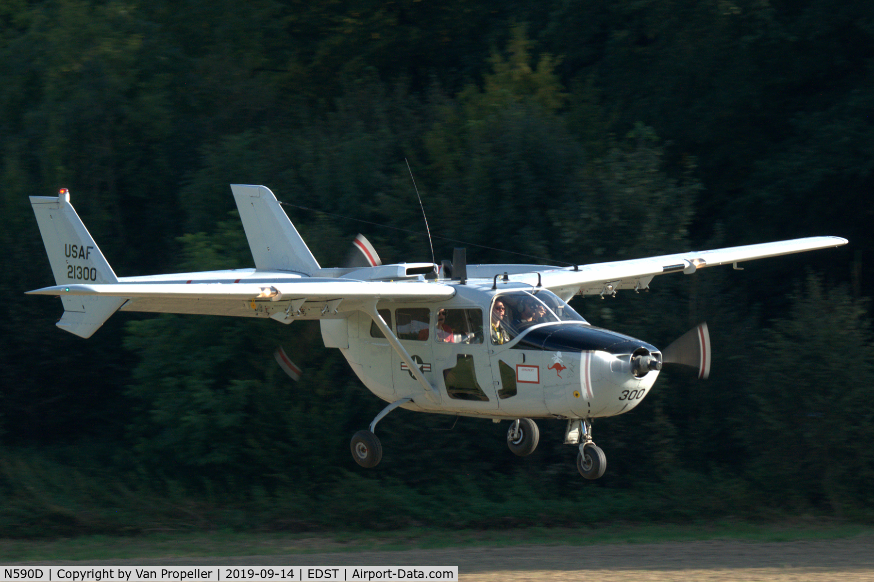 N590D, 1967 Cessna O-2A Super Skymaster C/N 337M-0006, Cessna O-2A of Stichting Postbellum landing at Hahnweide airfield, Germany. OTT 2019