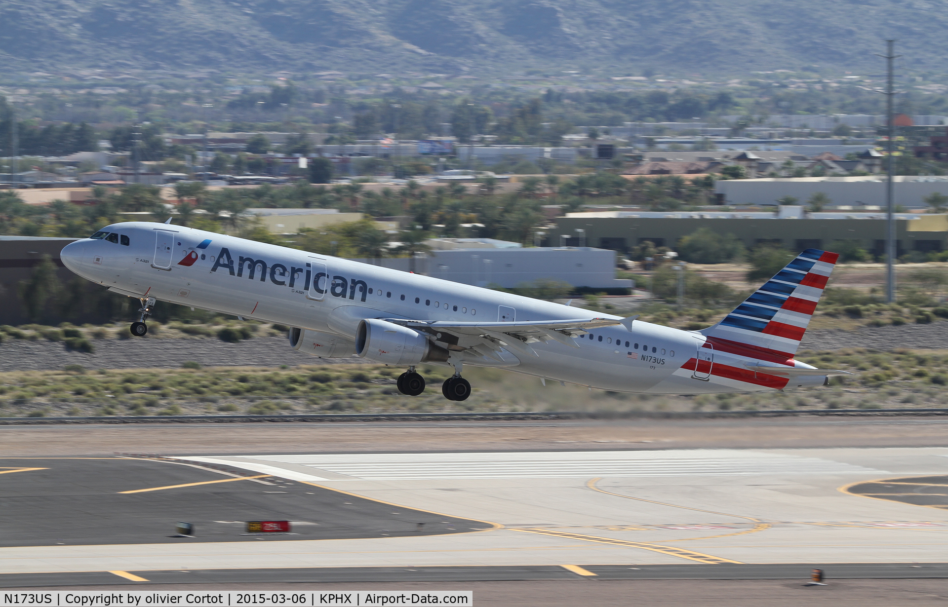 N173US, 2001 Airbus A321-211 C/N 1481, Taking off from Phoenix airport