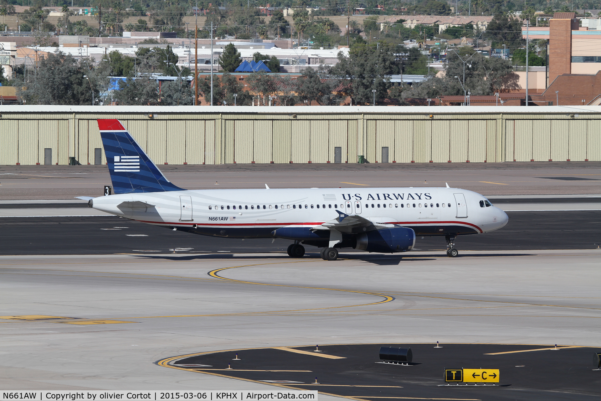 N661AW, 2000 Airbus A320-232 C/N 1284, Phoenix airport