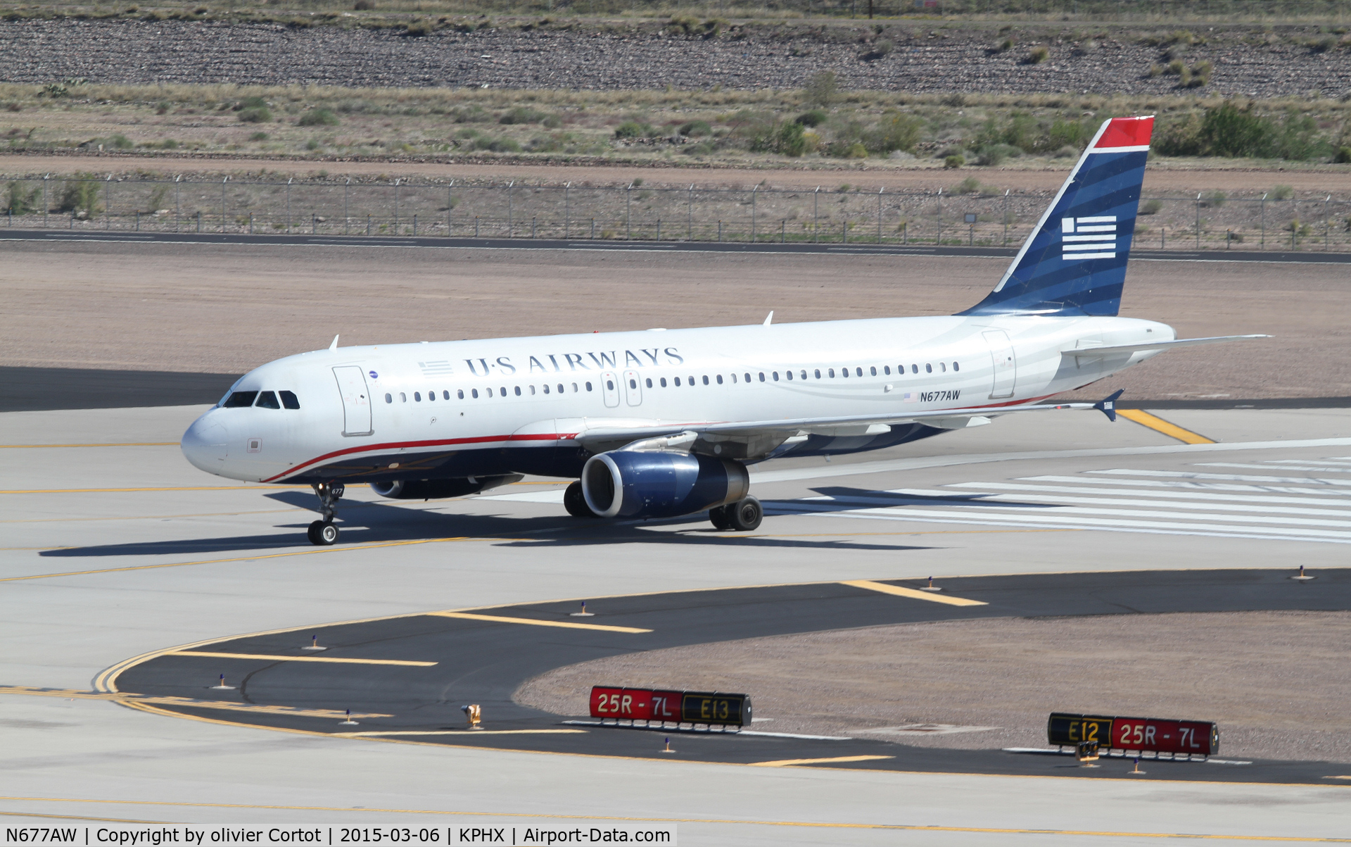 N677AW, 2005 Airbus A320-232 C/N 2430, Phoenix 2015