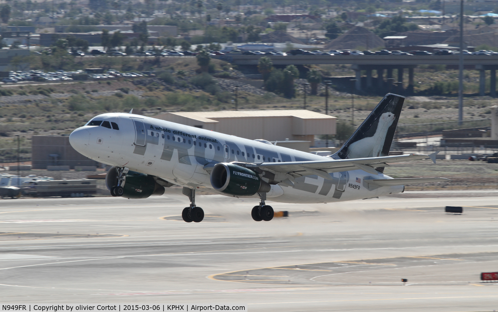 N949FR, 2006 Airbus A319-112 C/N 2857, leaving Phoenix