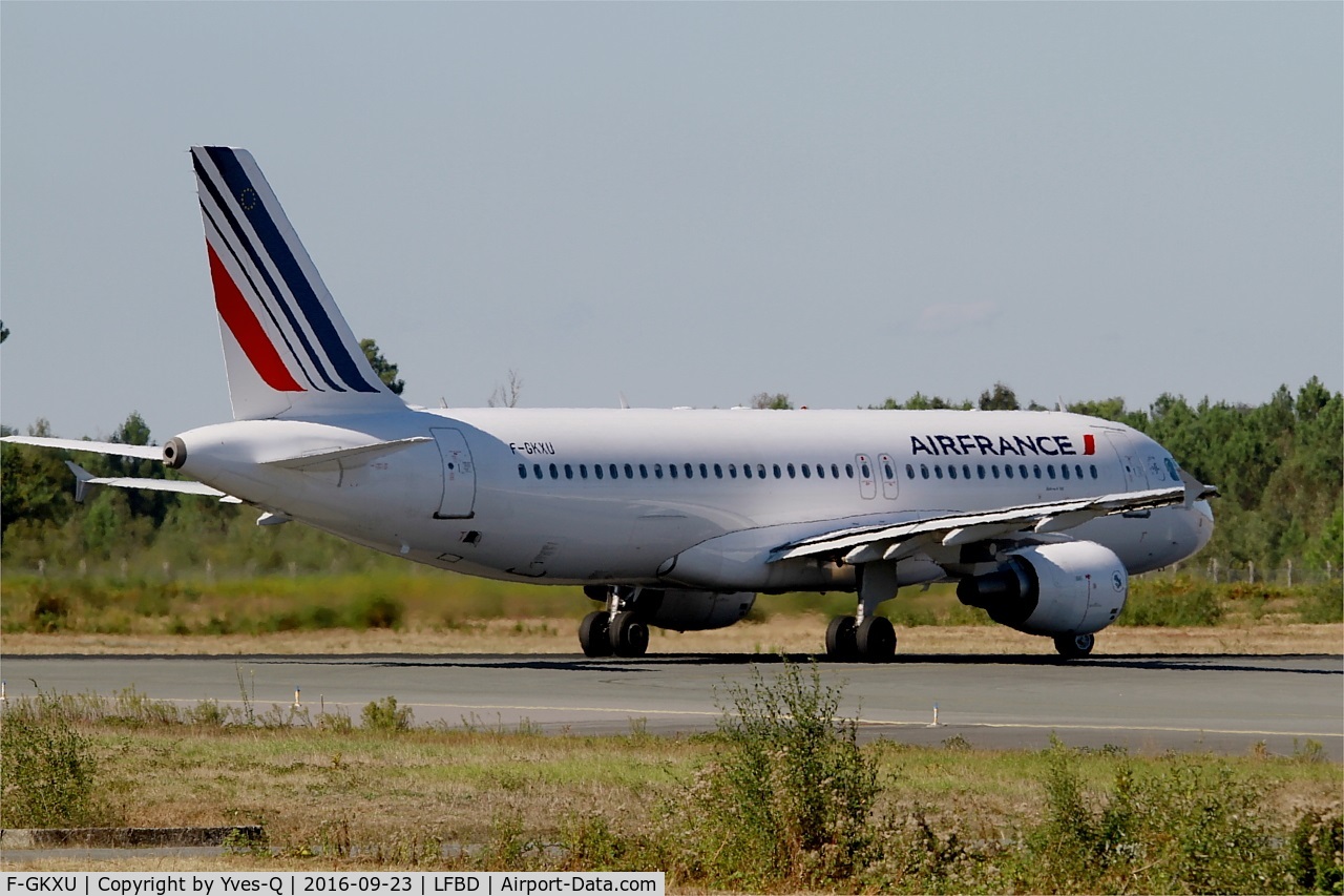 F-GKXU, 2009 Airbus A320-214 C/N 4063, Airbus A320-214, Lining up rwy 05, Bordeaux Mérignac airport (LFBD-BOD)