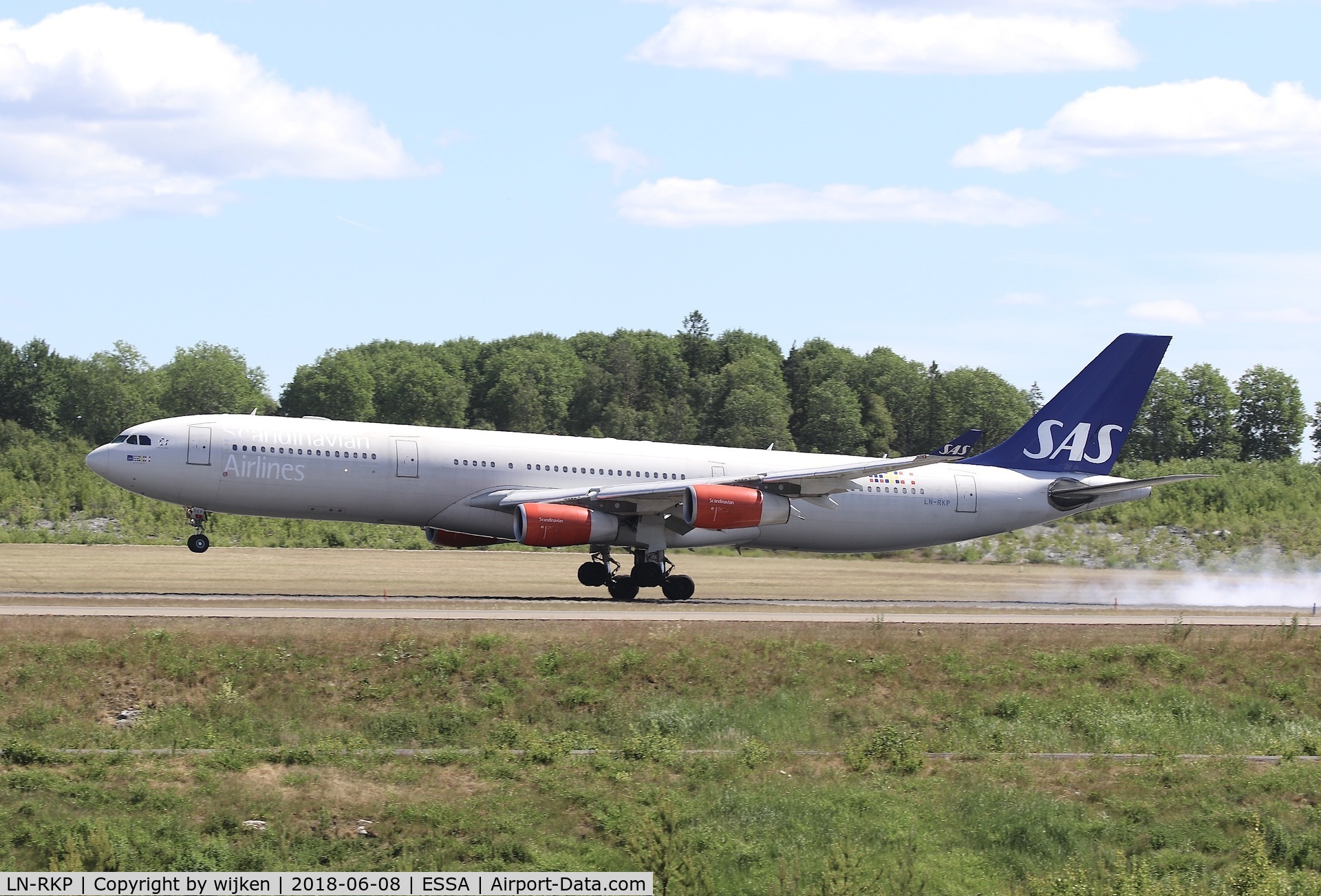 LN-RKP, 1997 Airbus A340-313X C/N 167, RWY 01R
