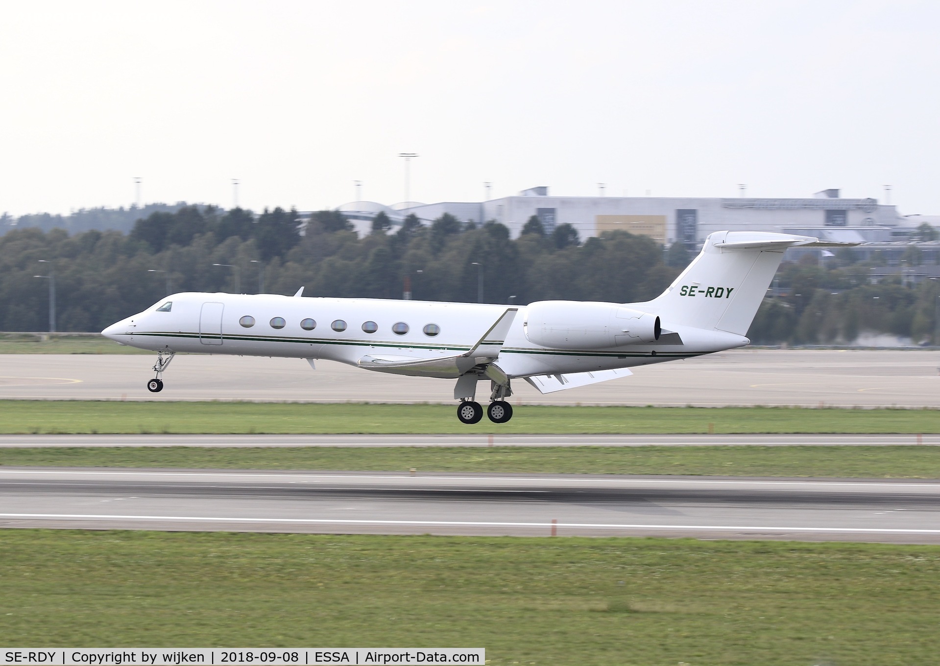 SE-RDY, 2005 Gulfstream Aerospace V-SP G550 C/N 5080, RWY 19L