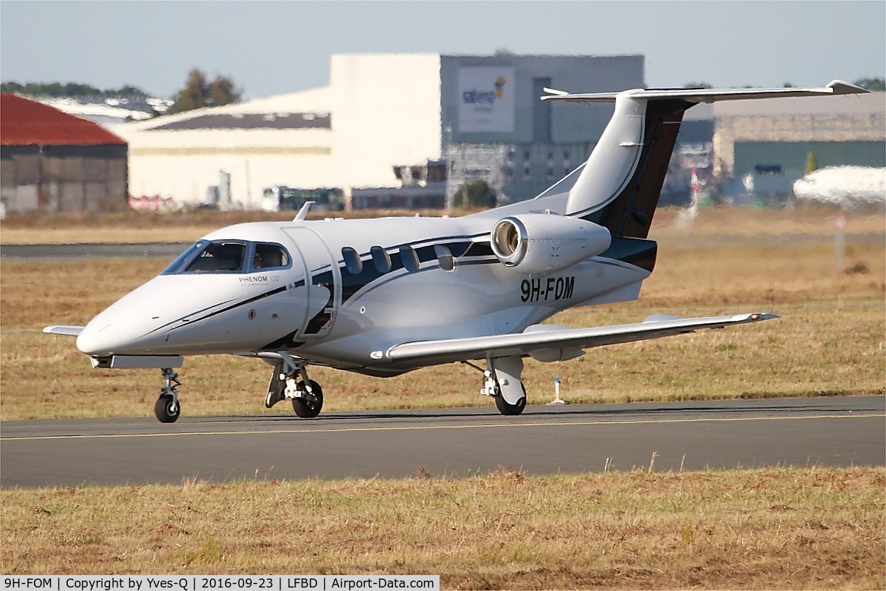 9H-FOM, 2009 Embraer EMB-500 Phenom 100 C/N 50000092, Embraer EMB-500 Phenom 100, Taxiing to holding point Delta rwy 05, Bordeaux Mérignac airport (LFBD-BOD)