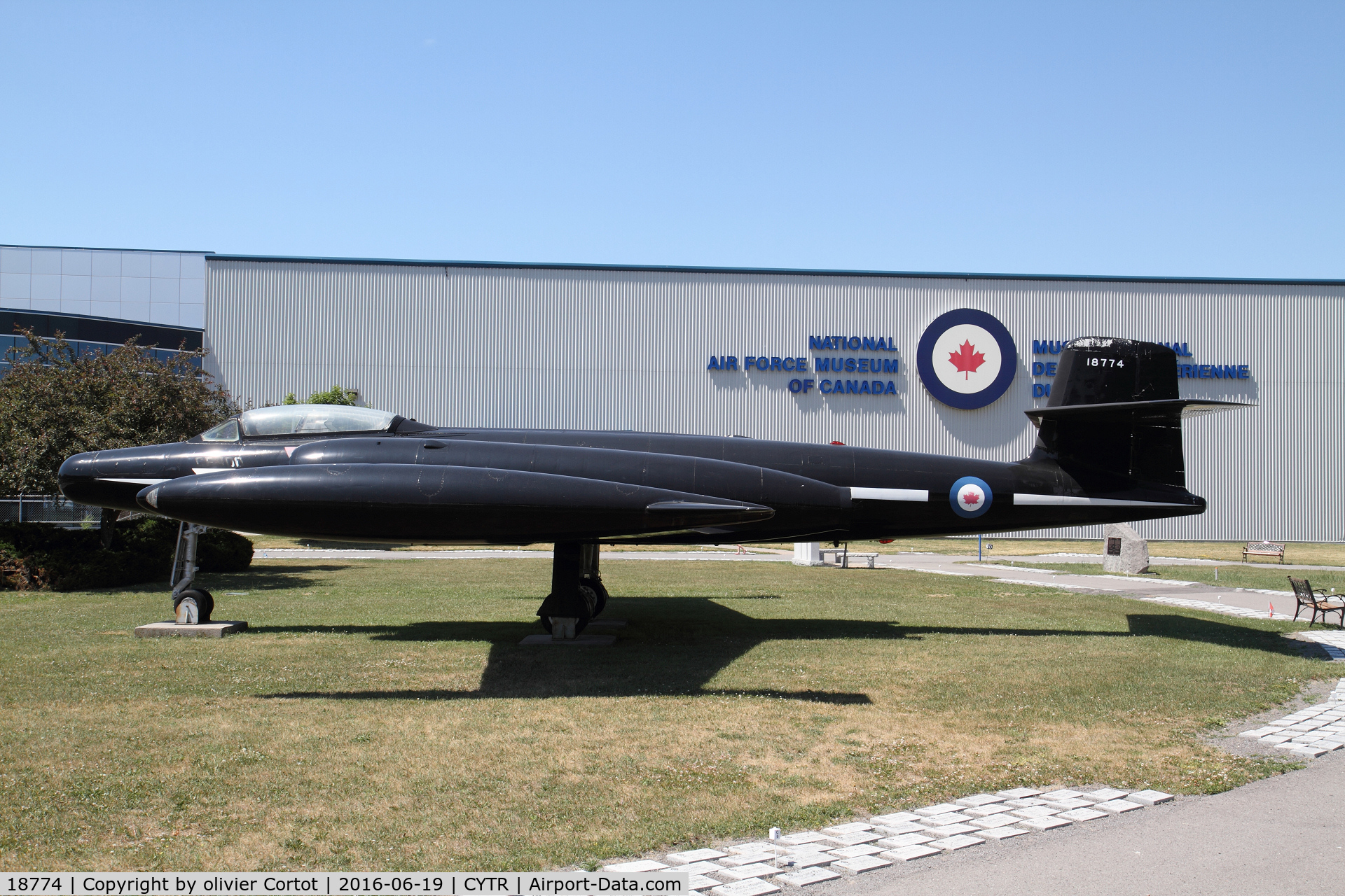 18774, Avro Canada CF-100 Mk.5 Canuck C/N 674, nice black paint