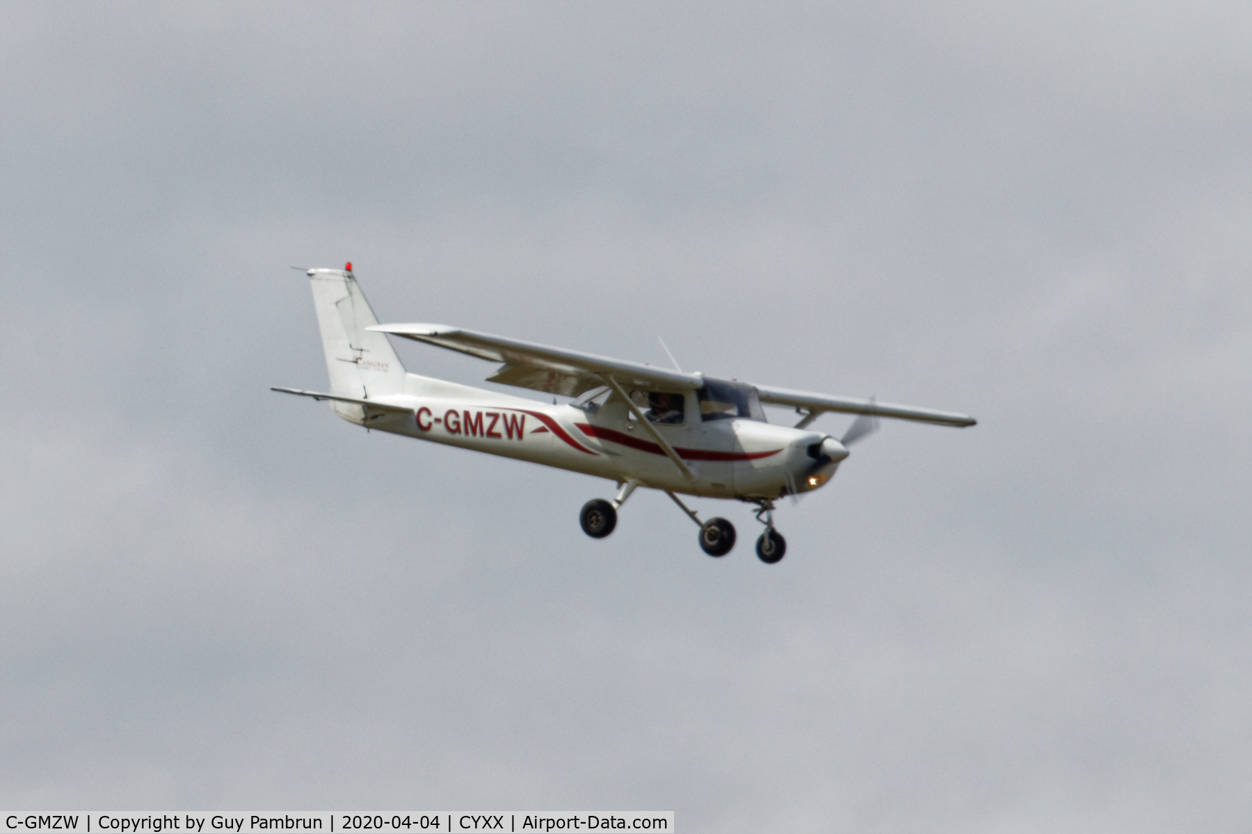 C-GMZW, 2002 Canadair CRJ-200LR (CL-600-2B19) C/N 7629, Landing