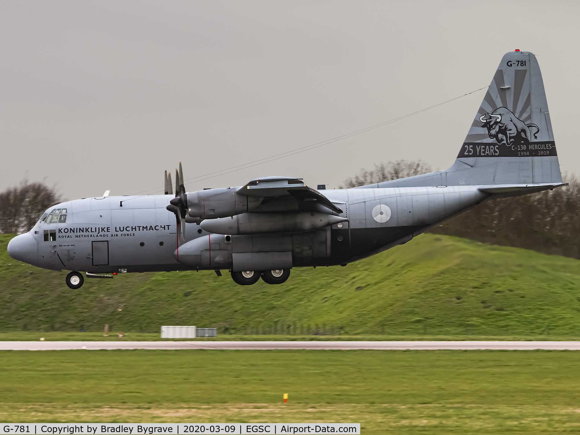 G-781, Lockheed C-130H Hercules C/N 382-4781, Landing