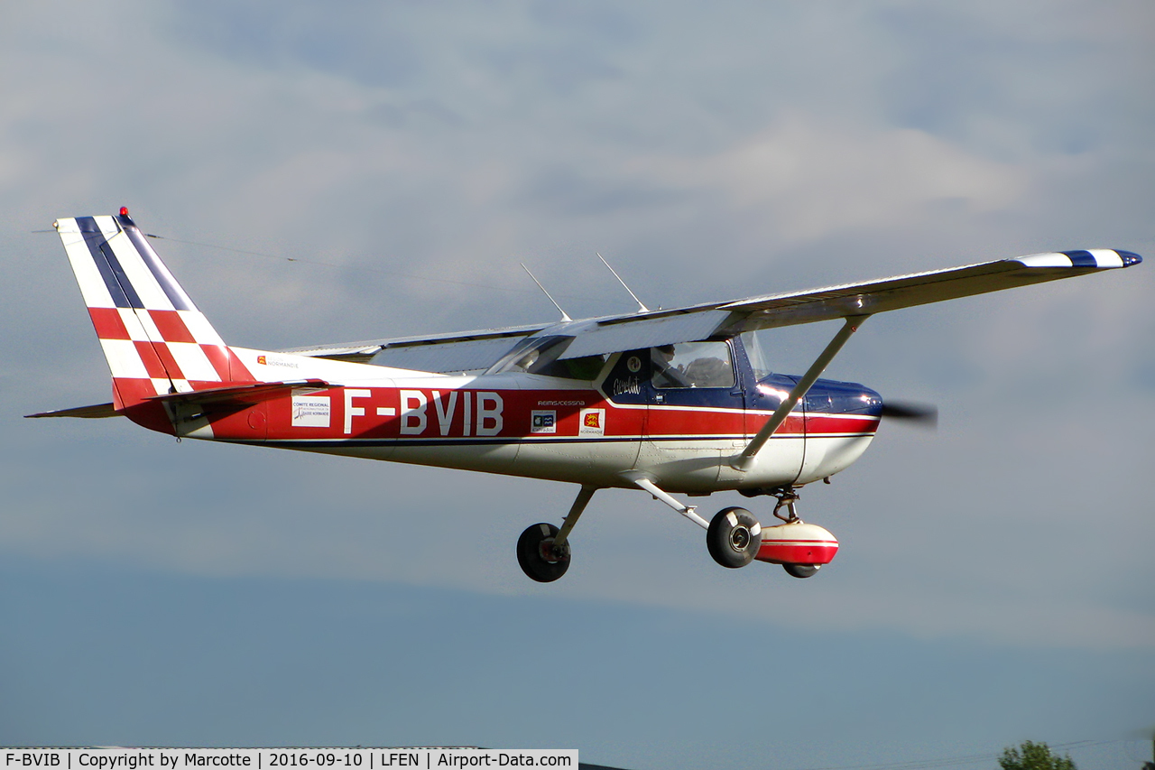 F-BVIB, Reims FRA150L Aerobat C/N 0235, Short final runway 22.