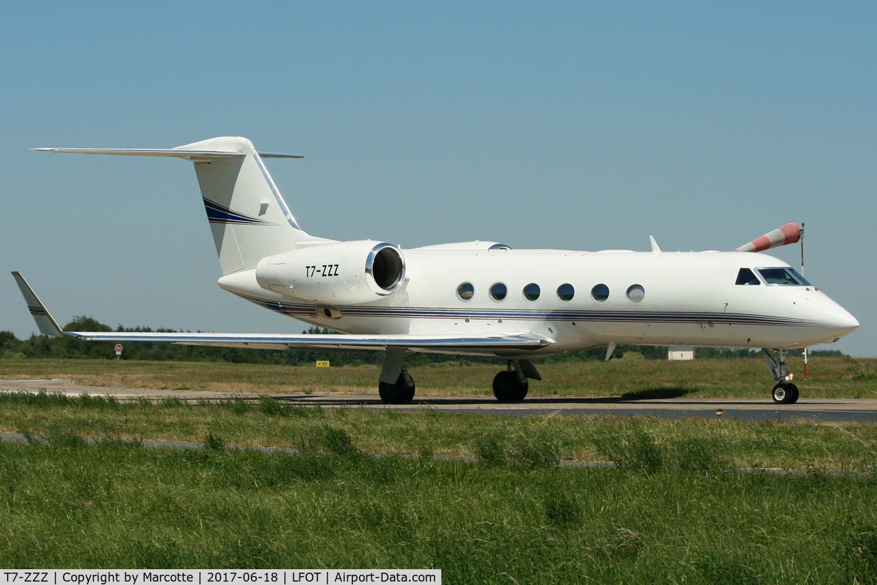 T7-ZZZ, 2012 Gulfstream Aerospace GIV-X (G450) C/N 4273, Taxiing for runway 02.