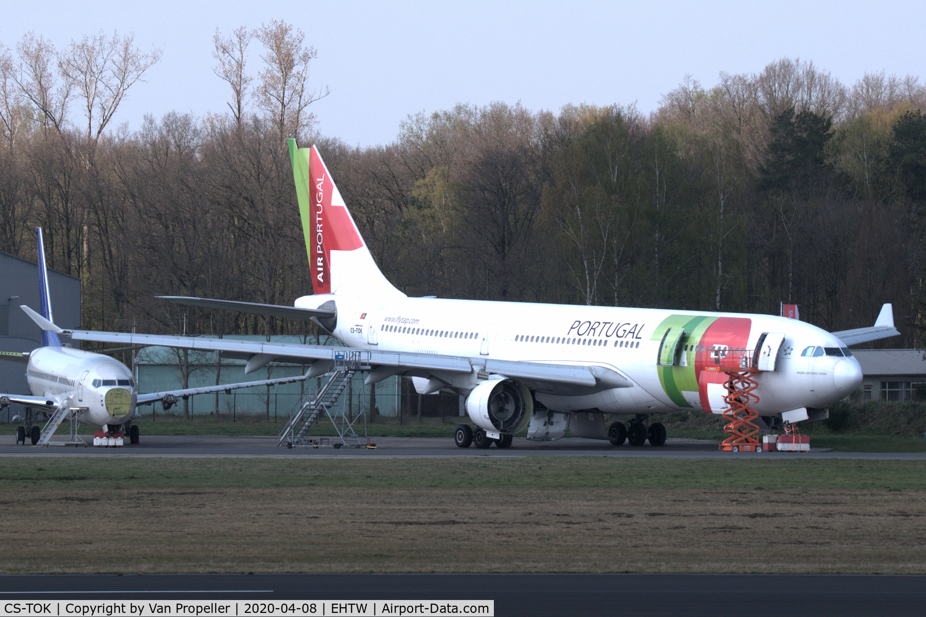 CS-TOK, 2000 Airbus A330-223 C/N 317, TAP Air Portugal Airbus A330-223 with the demolition man, AELS, at Twente airport, the Netherlands.
