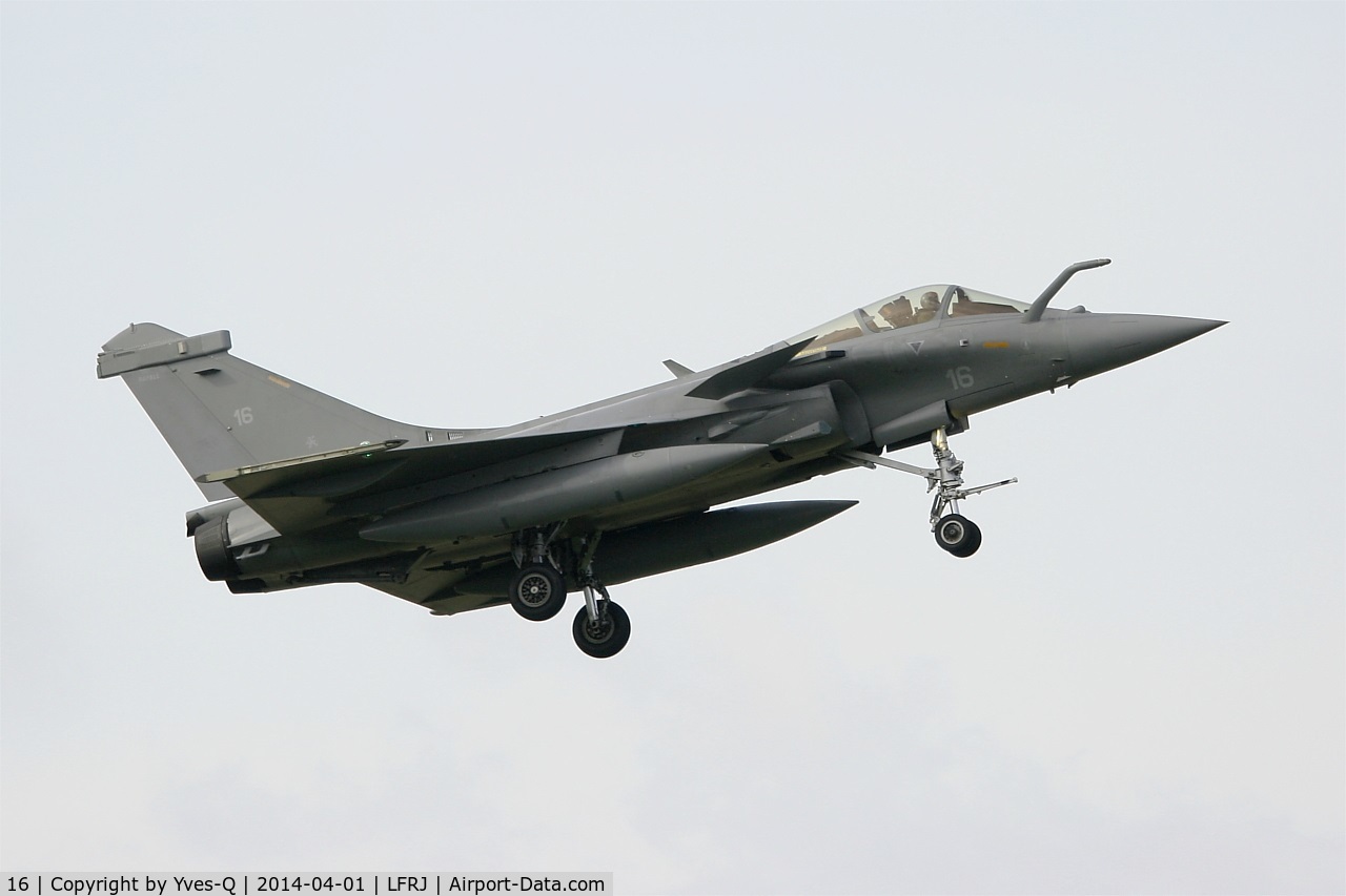 16, Dassault Rafale M C/N 16, Dassault Rafale M,  Short approach rwy 08, Landivisiau naval air base (LFRJ)