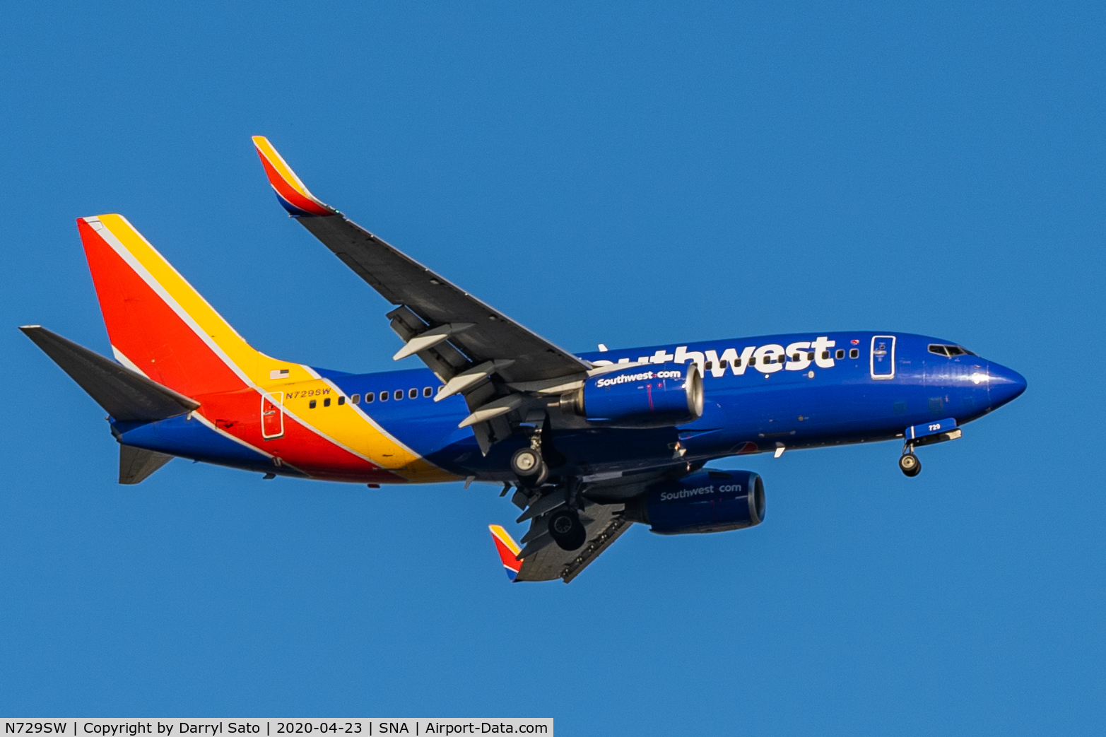 N729SW, 1999 Boeing 737-7H4 C/N 27861, SouthWest 737NG on final to SNA