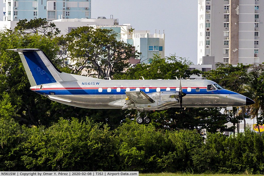 N561SW, 1998 Embraer EMB-120 Brasilia C/N 120335, EMB-120 Brasilia landing on Runway 8