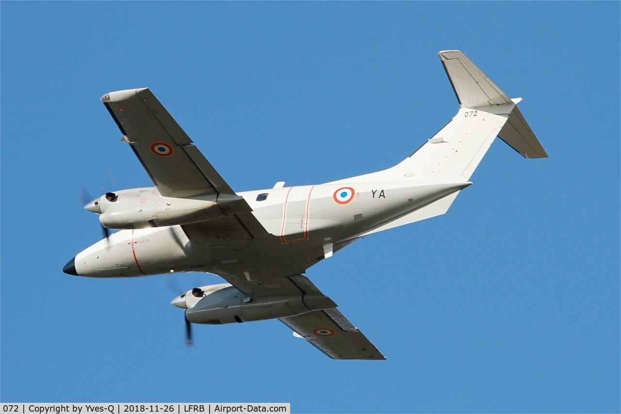 072, Embraer EMB-121AA Xingu C/N 121072, Embraer EMB-121AA Xingu, Climbing from rwy 25L, Brest-Bretagne Airport (LFRB-BES)