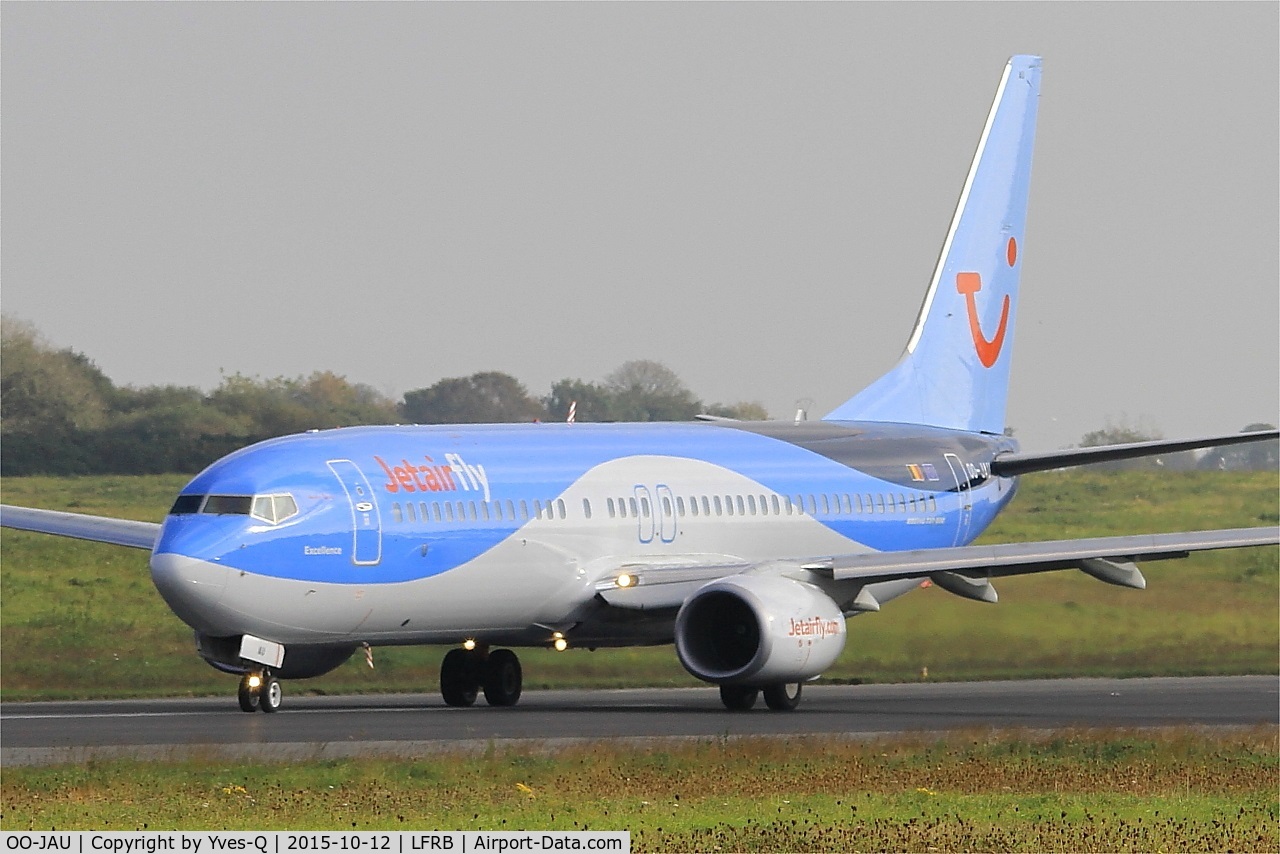 OO-JAU, 2013 Boeing 737-8K5 C/N 37250, Boeing 737-8K5, Taxiing to holding point rwy 07R, Brest-Bretagne Airport (LFRB-BES)