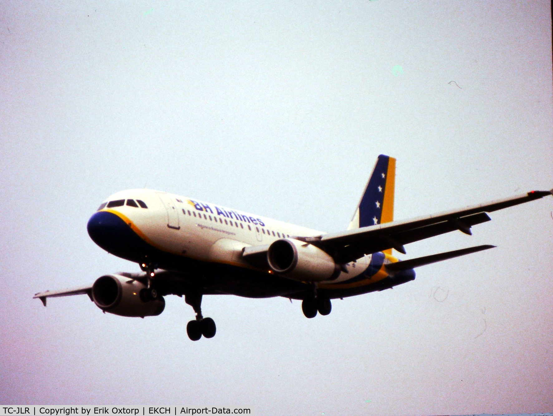 TC-JLR, 2007 Airbus A319-132 C/N 3142, TC-JLR Landing rw 22L
Scanned slide
