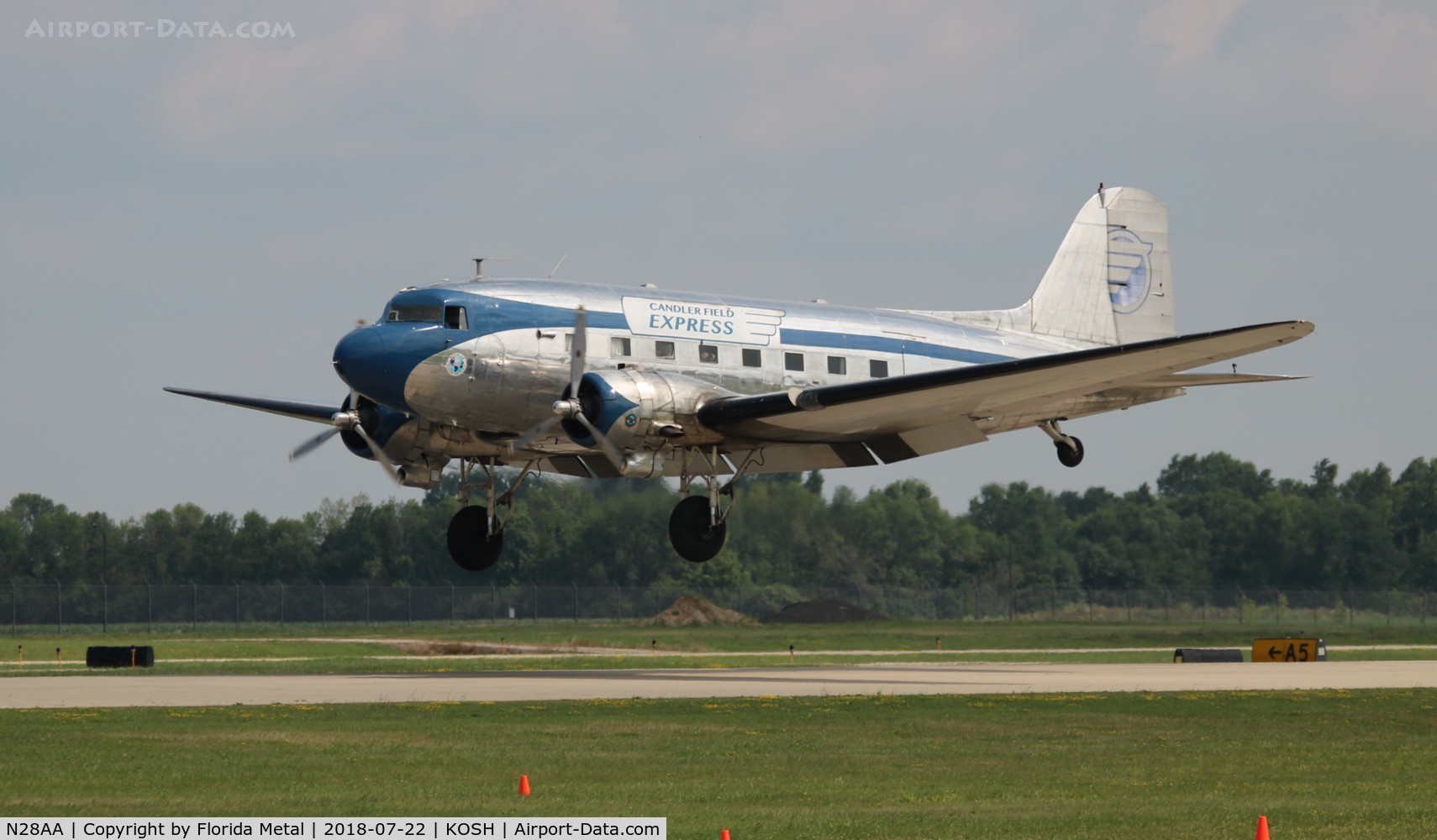 N28AA, 1940 Douglas DC-3A C/N 2239, Air Venture 2018
