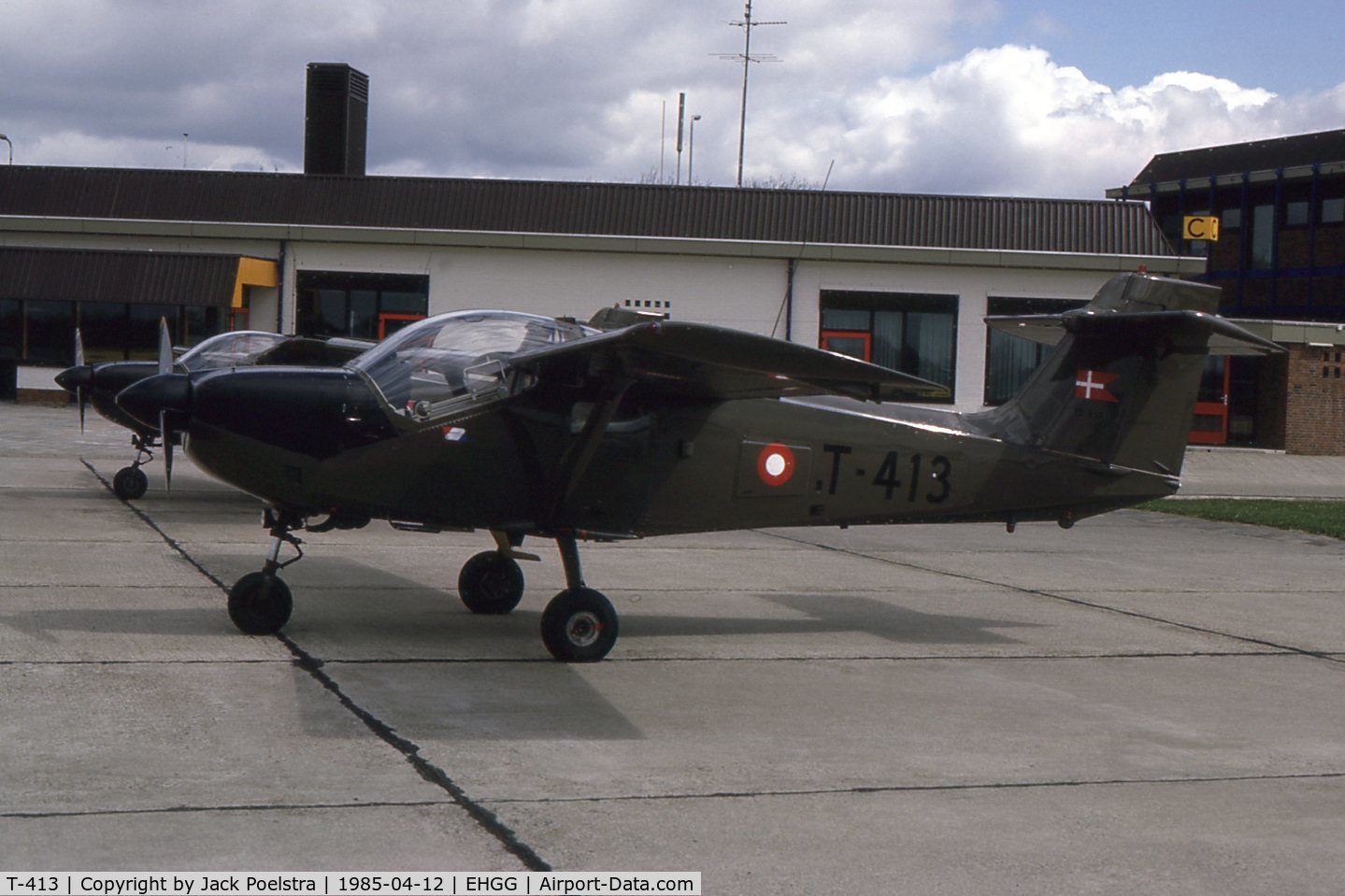 T-413, 1976 Saab T-17 Supporter C/N 15-213, Fuelstop at Groningen airport