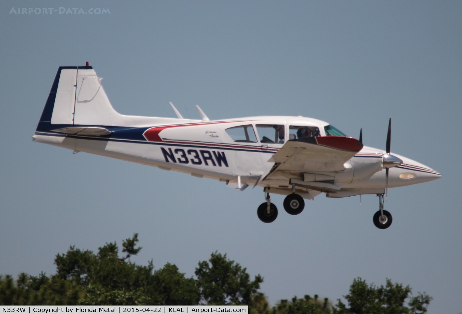 N33RW, 1960 Piper PA-23-160 Apache C/N 23-1948, Sun N Fun 2015