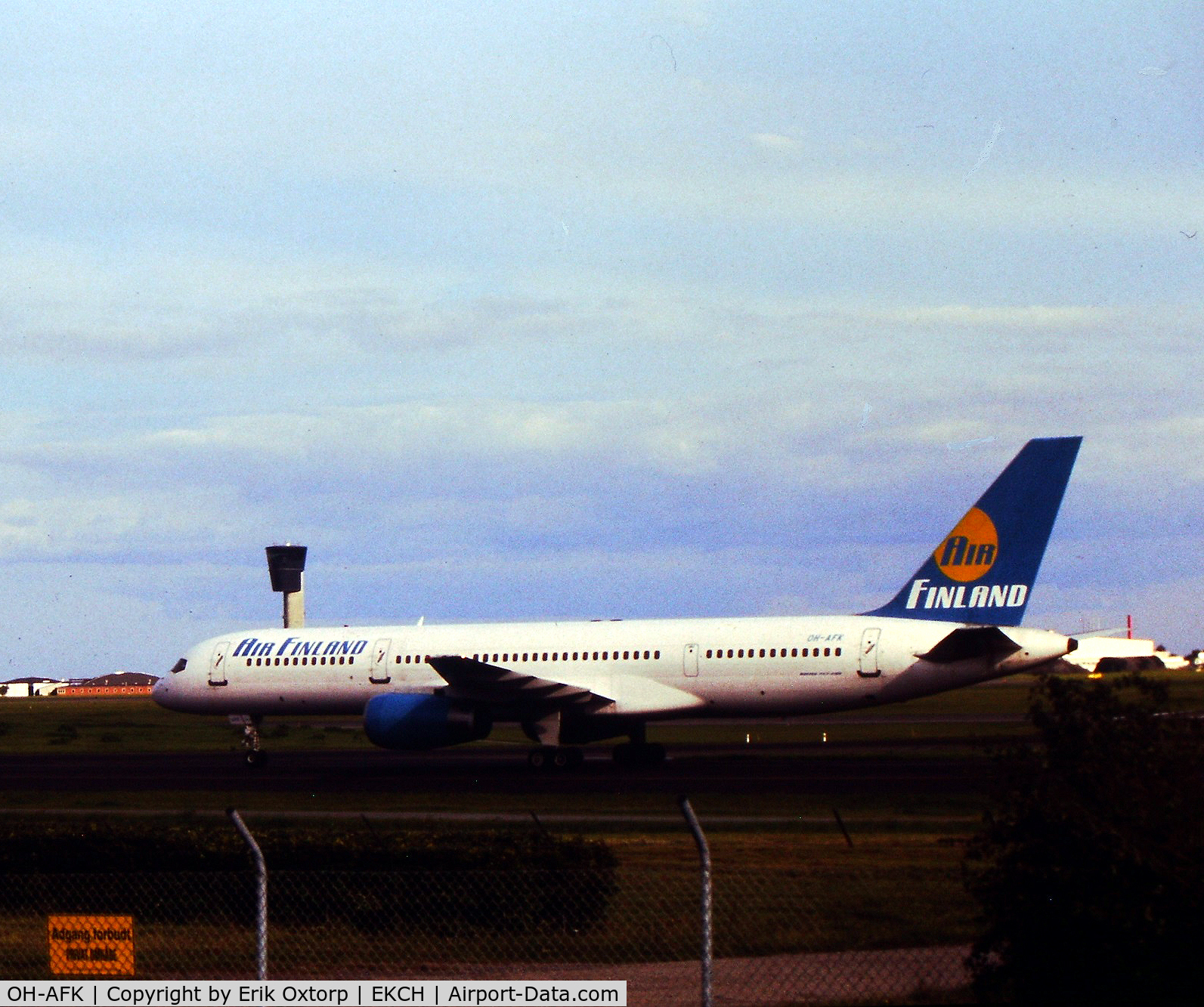 OH-AFK, 1993 Boeing 757-28A C/N 25622, OH-AFK landed rw 04L
Scanned slide