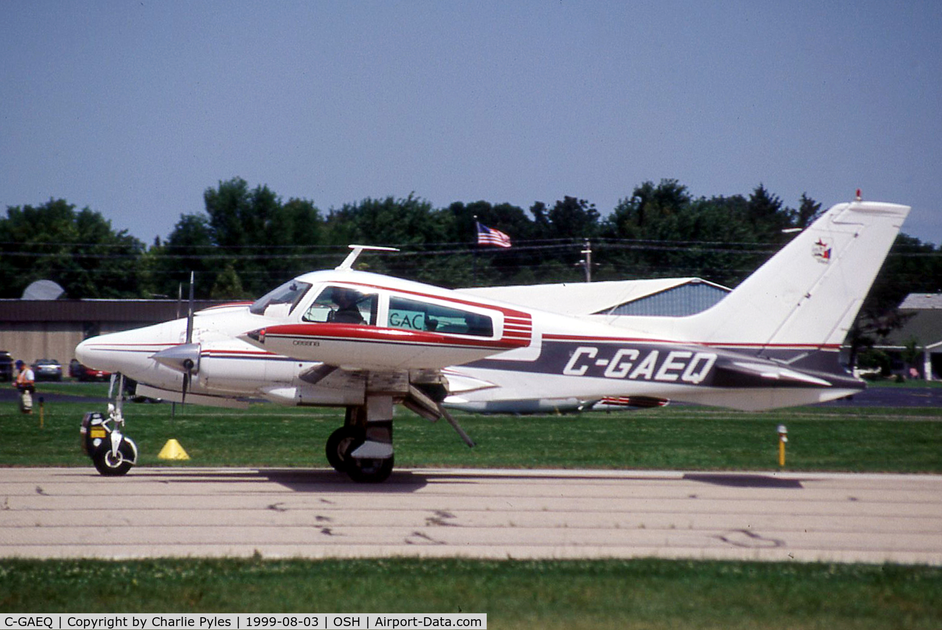C-GAEQ, 1970 Cessna 310Q C/N 310Q0044, Arriving at the show