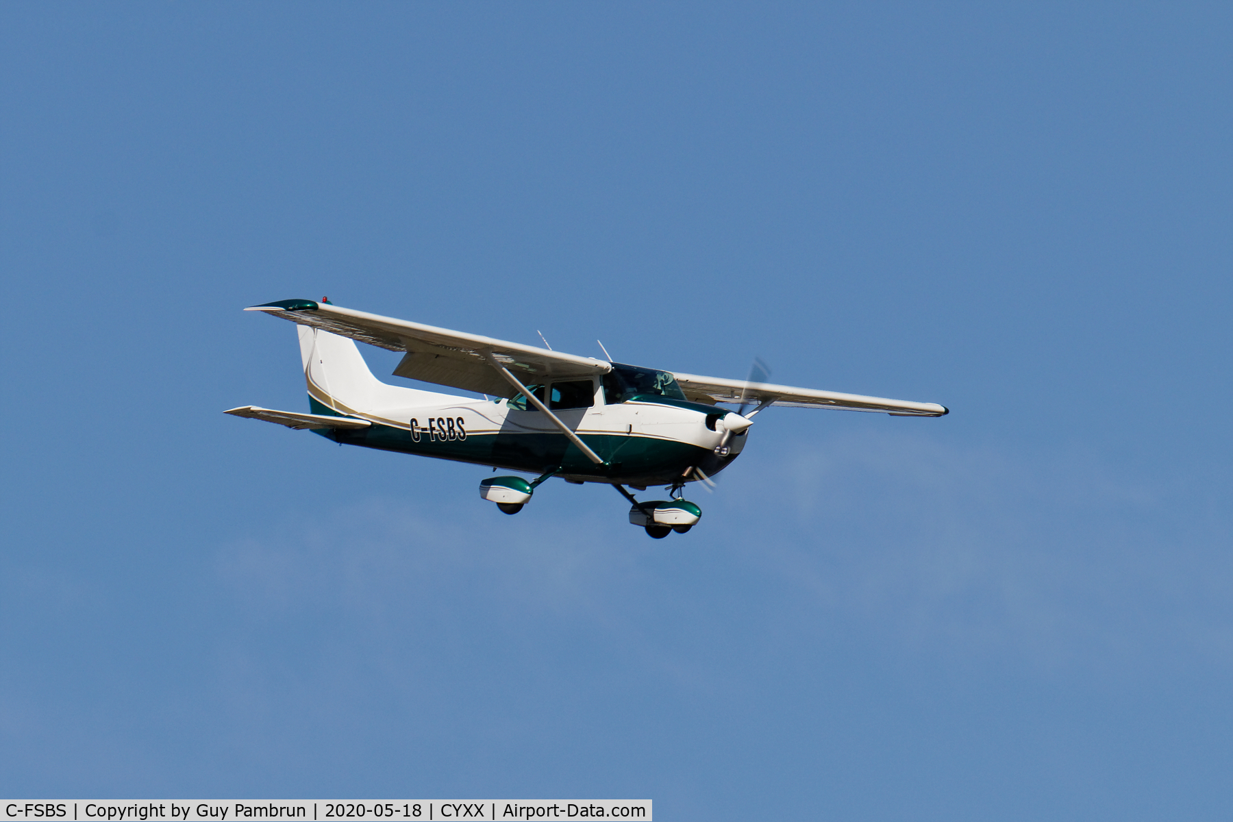 C-FSBS, 1976 Cessna 172N C/N 17268010, Landing on 19 for pilot briefing and departure to take part in 