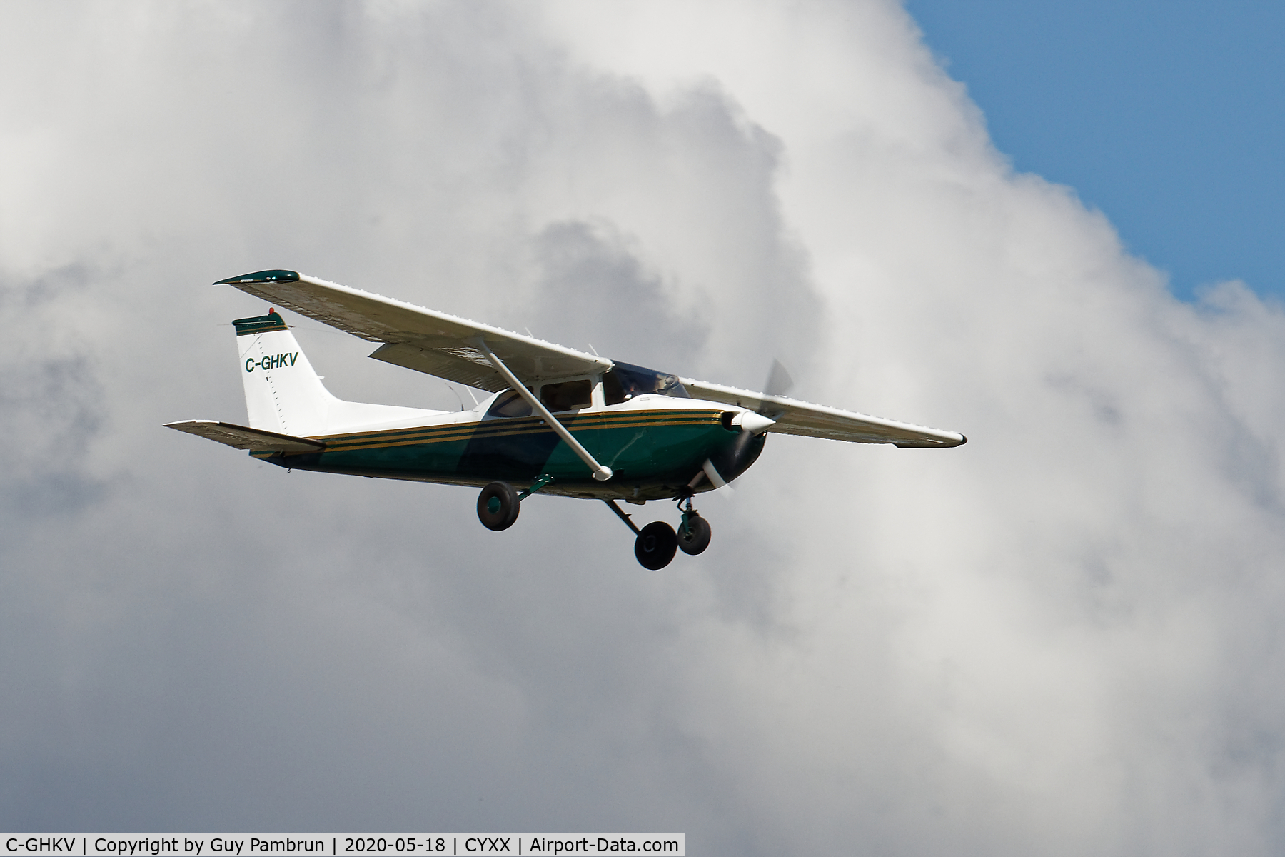 C-GHKV, 1975 Cessna 172M C/N 17264652, Landing on 19 for pilot briefing and departure to take part in 