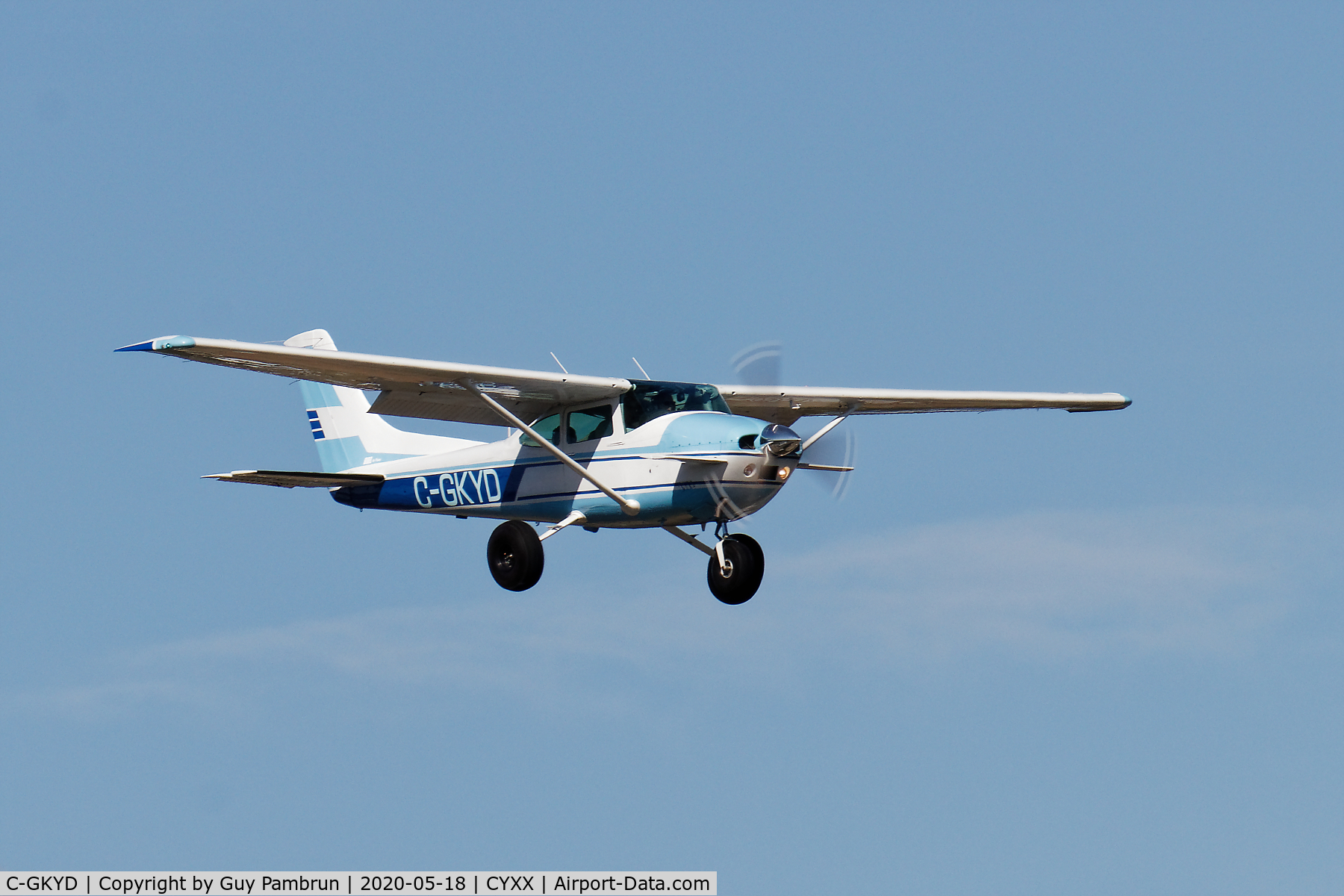 C-GKYD, 1976 Cessna 182P Skylane C/N 18264520, Landing on 19 for pilot briefing and departure to take part in 