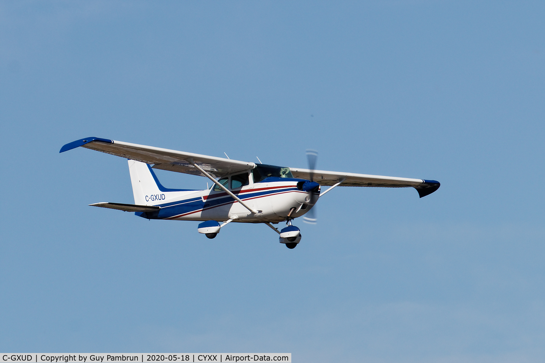 C-GXUD, 1974 Cessna 172M C/N 17262500, Landing on 19 for pilot briefing and departure to take part in 