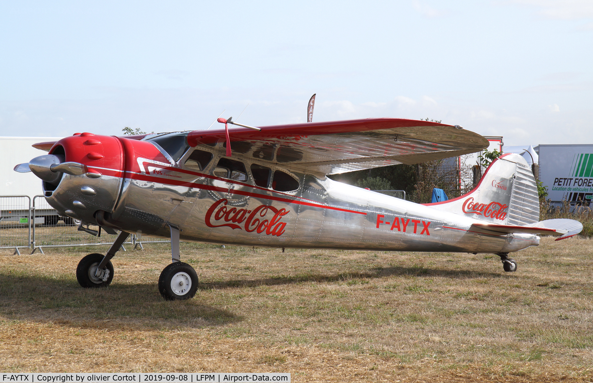 F-AYTX, 1950 Cessna 195 C/N 7496, POURVOUS5