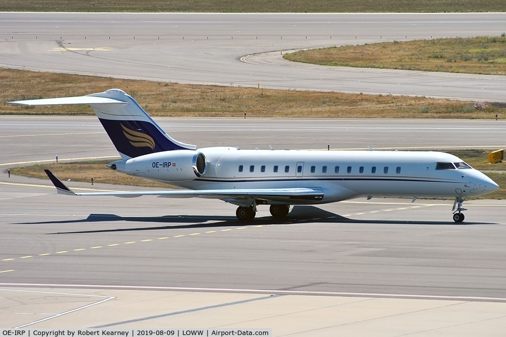 OE-IRP, 2001 Bombardier BD-700-1A10 Global Express XRS C/N 9106, Taxiing in after arrival