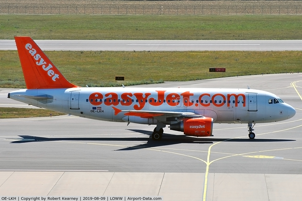 OE-LKH, 2006 Airbus A319-111 C/N 2827, Taxiing in after arrival