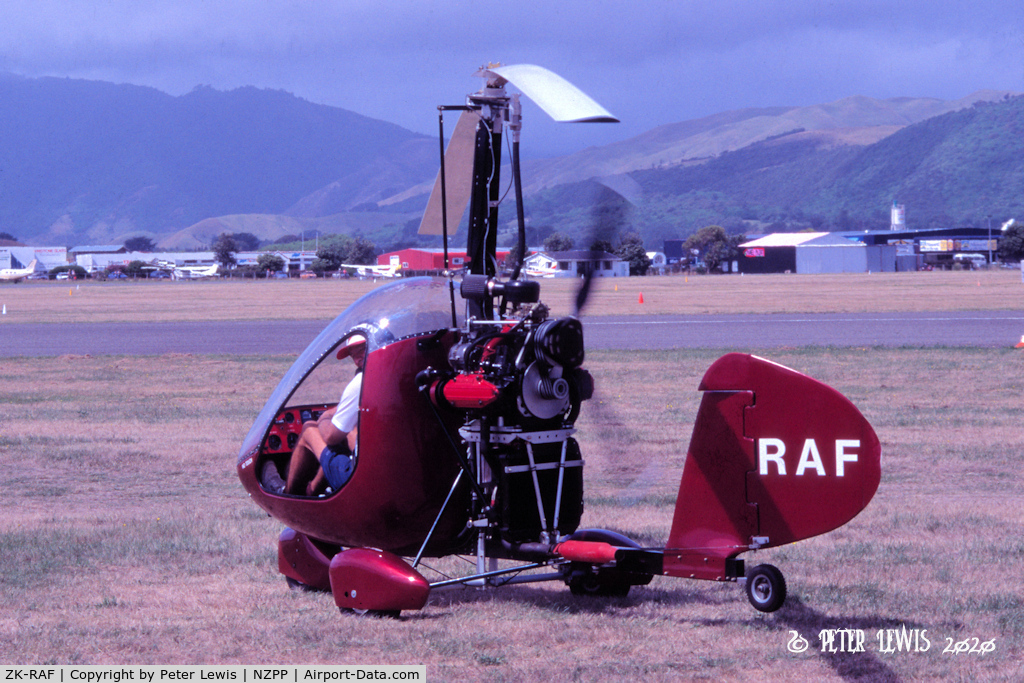 ZK-RAF, RAF 2000 GTX C/N 648862, R M Scott, Palmerston North