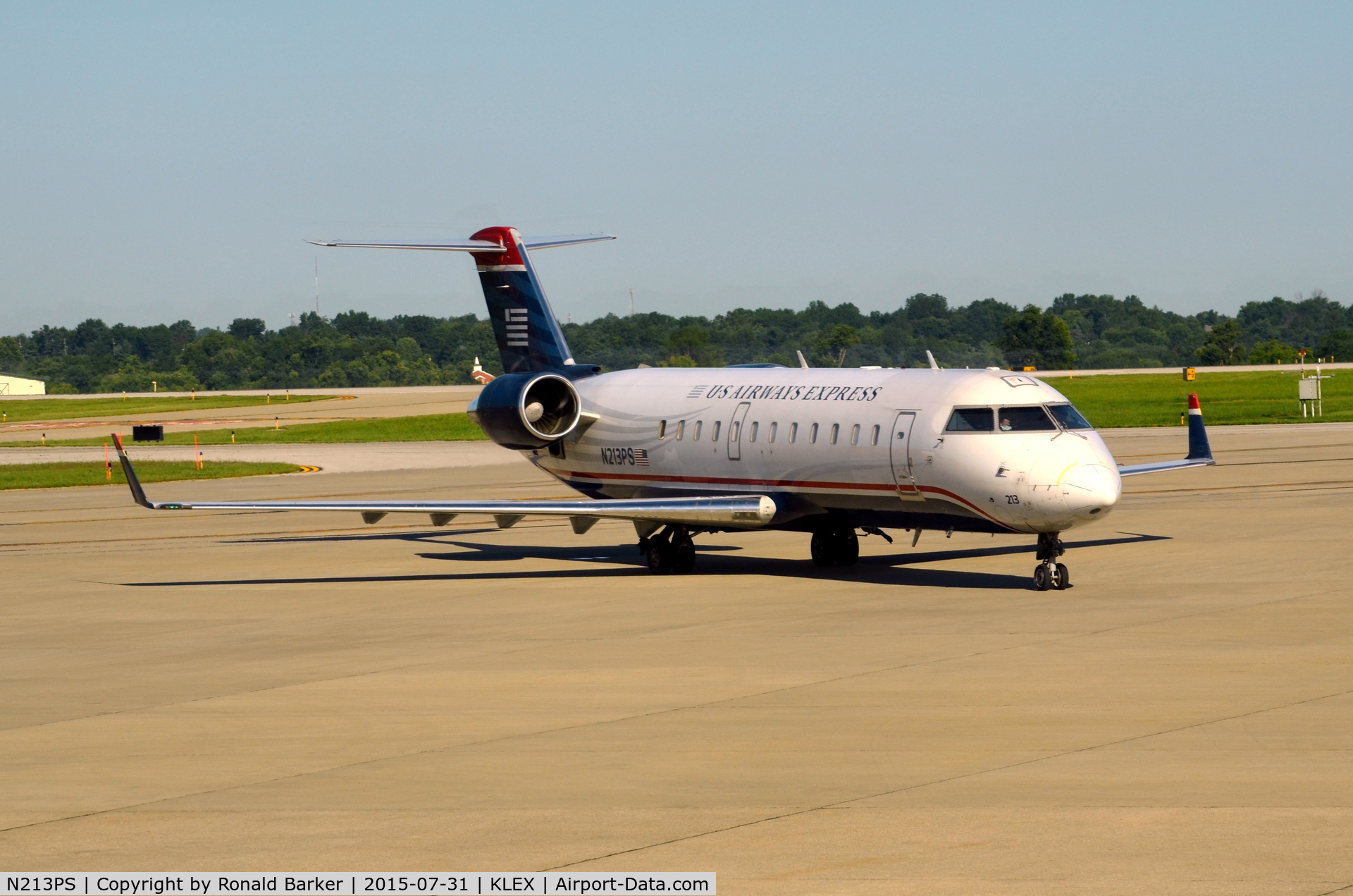 N213PS, 2003 Bombardier CRJ-200ER (CL-600-2B19) C/N 7879, Taxi to takeoff Lexington