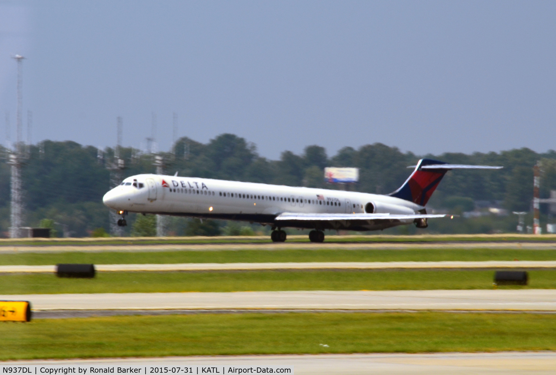 N937DL, 1989 McDonnell Douglas MD-88 C/N 49810, landing Atlanta