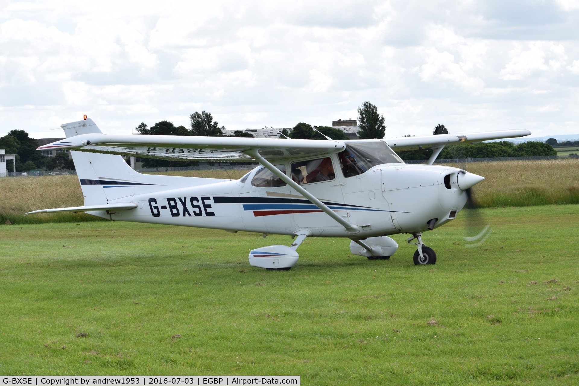 G-BXSE, 1998 Cessna 172R Skyhawk C/N 17280352, G-BXSE at Cotswold Airport.