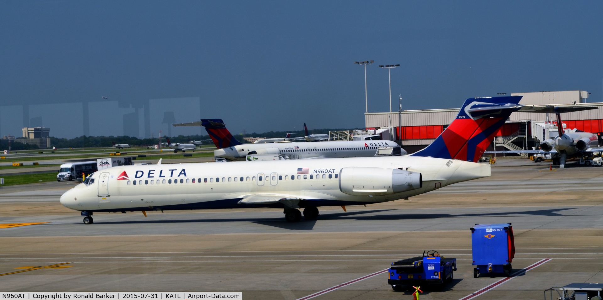 N960AT, 2001 Boeing 717-200 C/N 55022, Taxi Atlanta