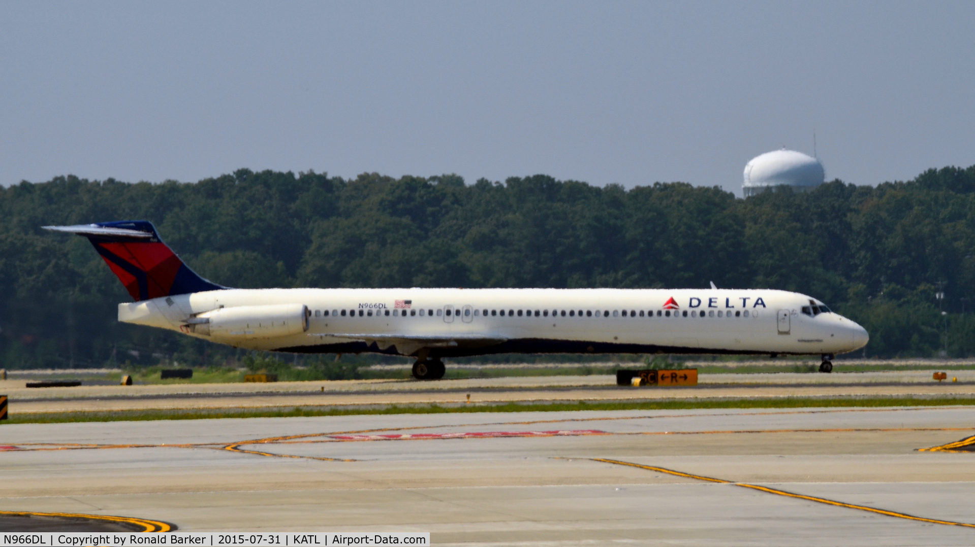 N966DL, 1990 McDonnell Douglas MD-88 C/N 53115, Taxi Atlanta
