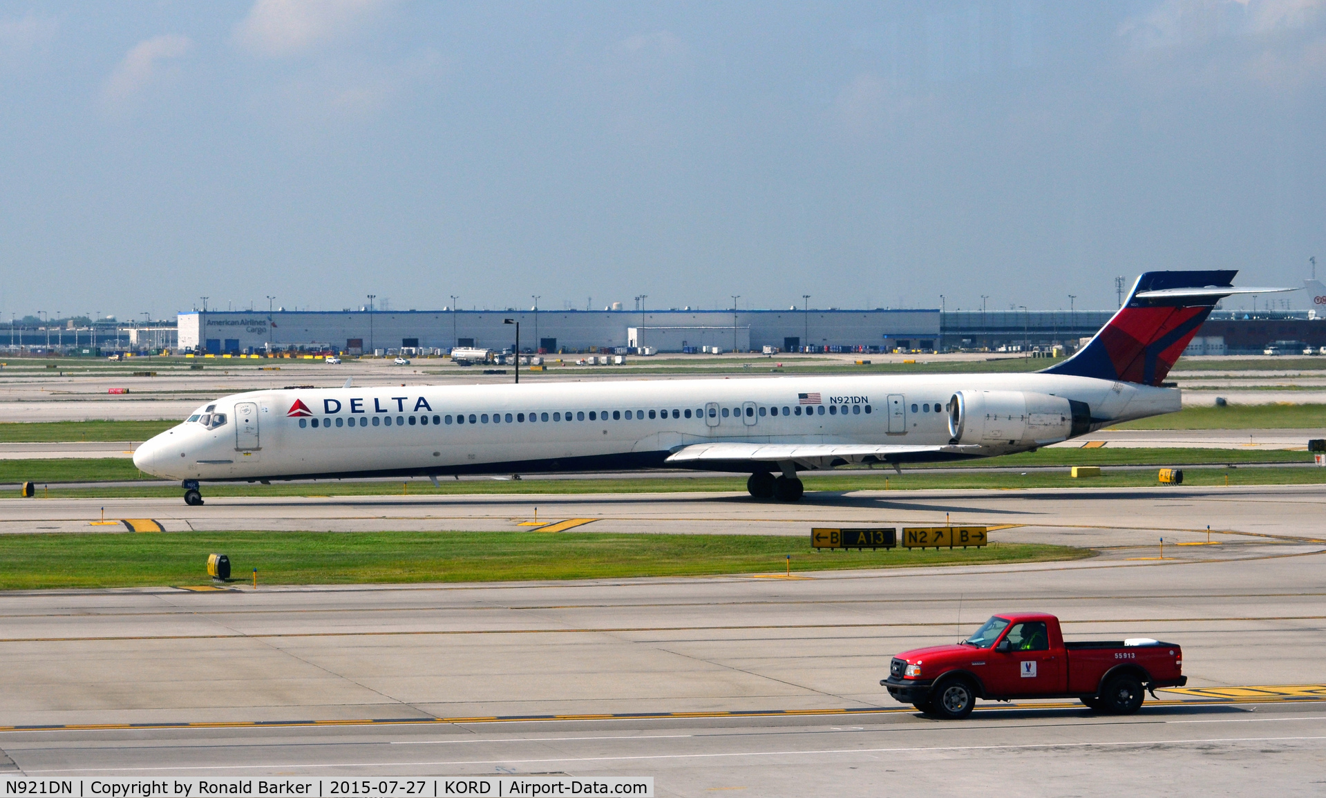 N921DN, 1997 McDonnell Douglas MD-90-30 C/N 53583, Taxi O'Hare